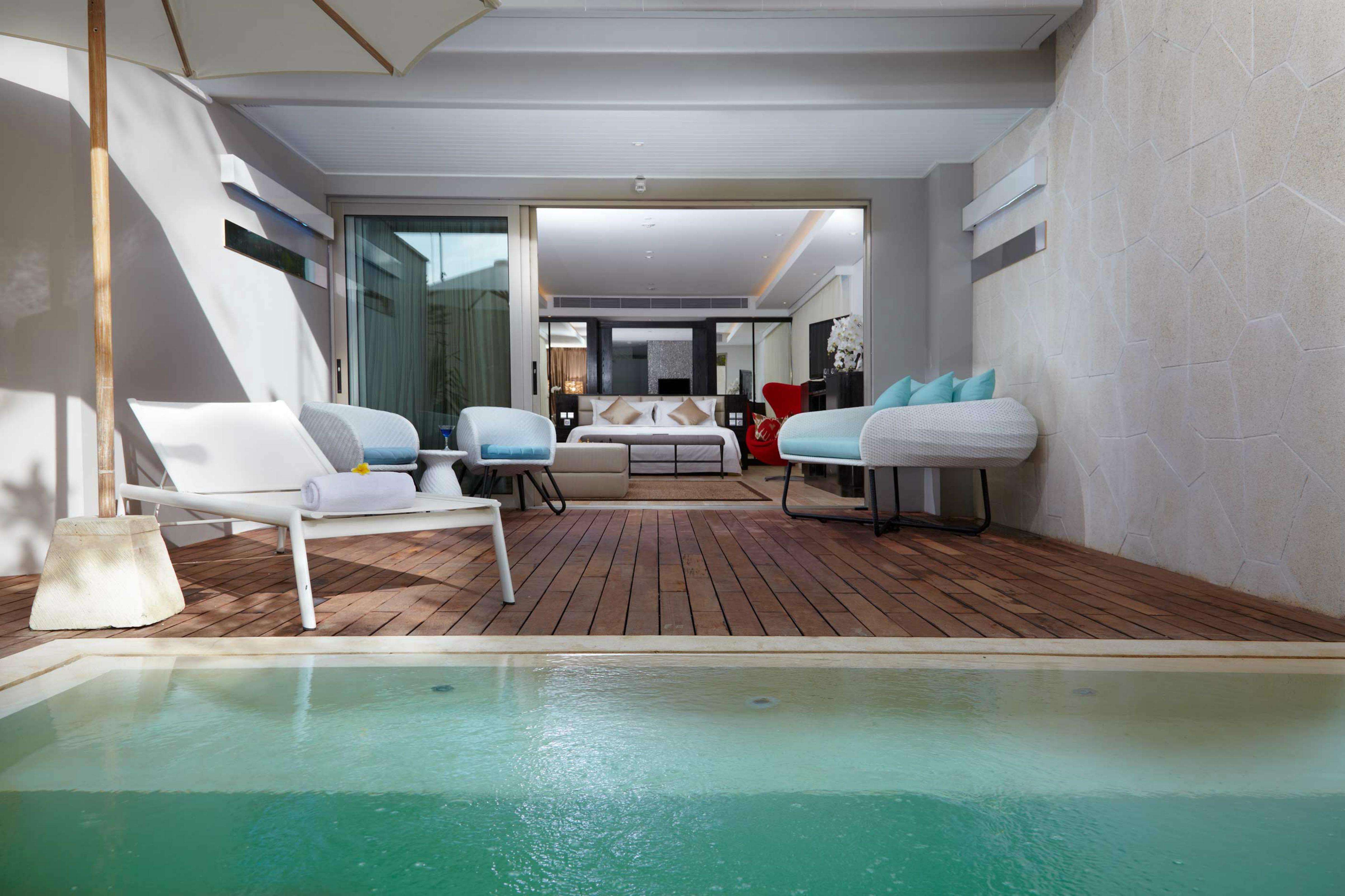 مزدوج - ستة، فندق لوكشري - سيمنياك سمينياك المظهر الخارجي الصورة The hotel's pool