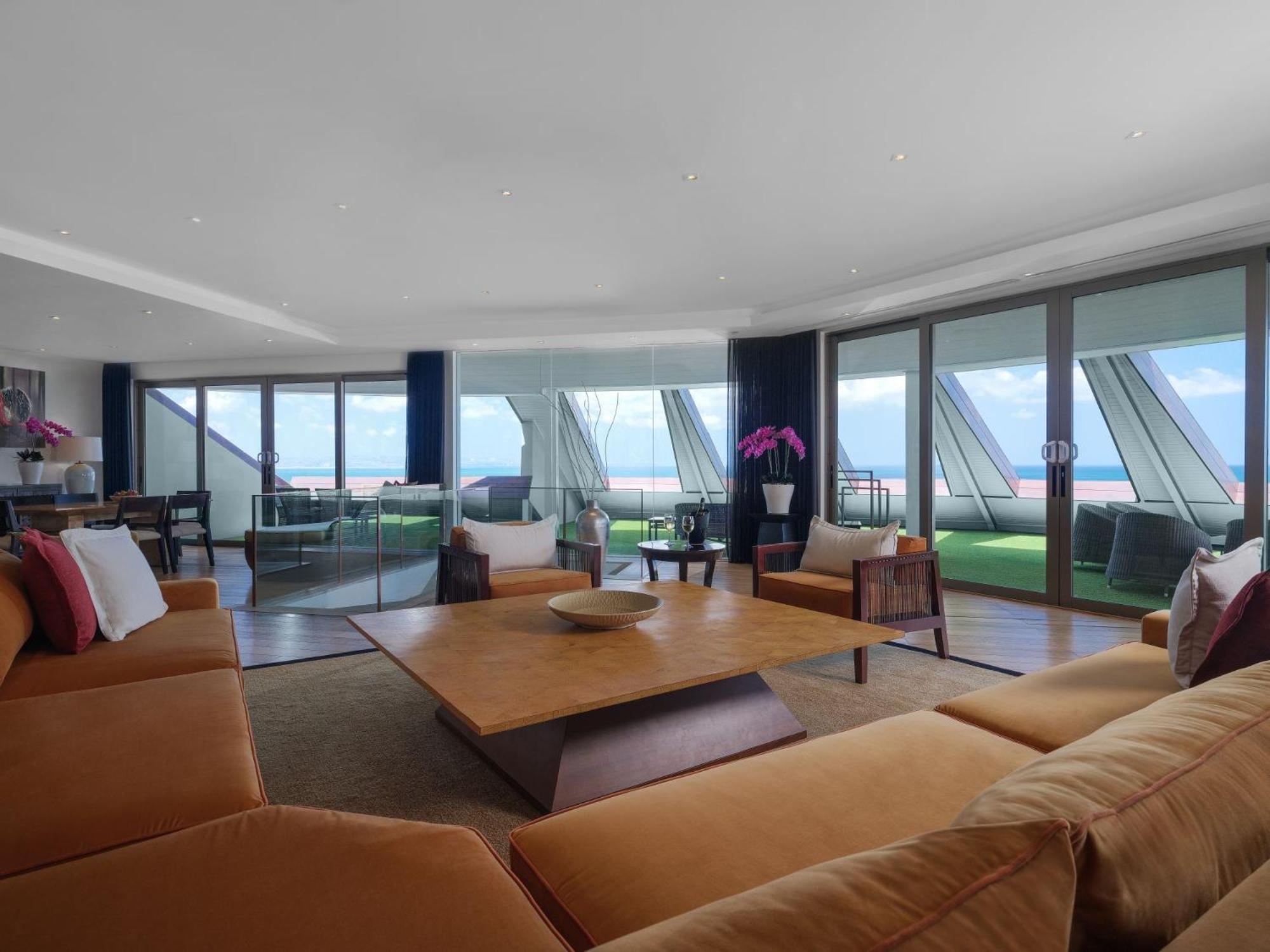 مزدوج - ستة، فندق لوكشري - سيمنياك سمينياك المظهر الخارجي الصورة The living room of a penthouse suite at the Mandarin Oriental, Munich